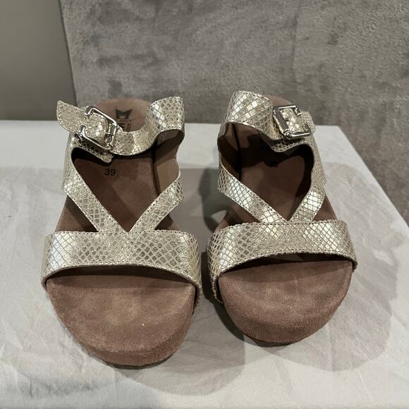 Mephisto Size 39, US 9 Silver Beatrix Wedge Sandals‎ Women's - Picture 2 of 7